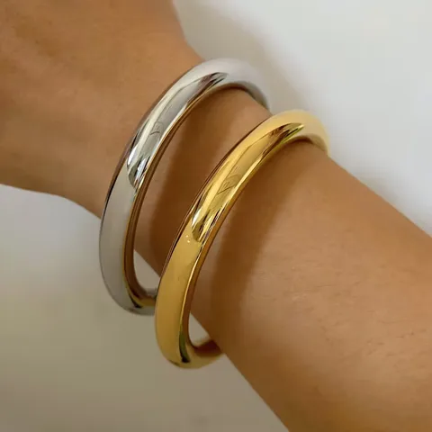 Isadora Bangle