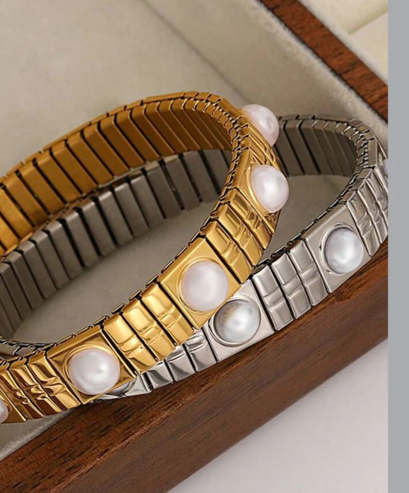 Flexible Pearl Bracelet
