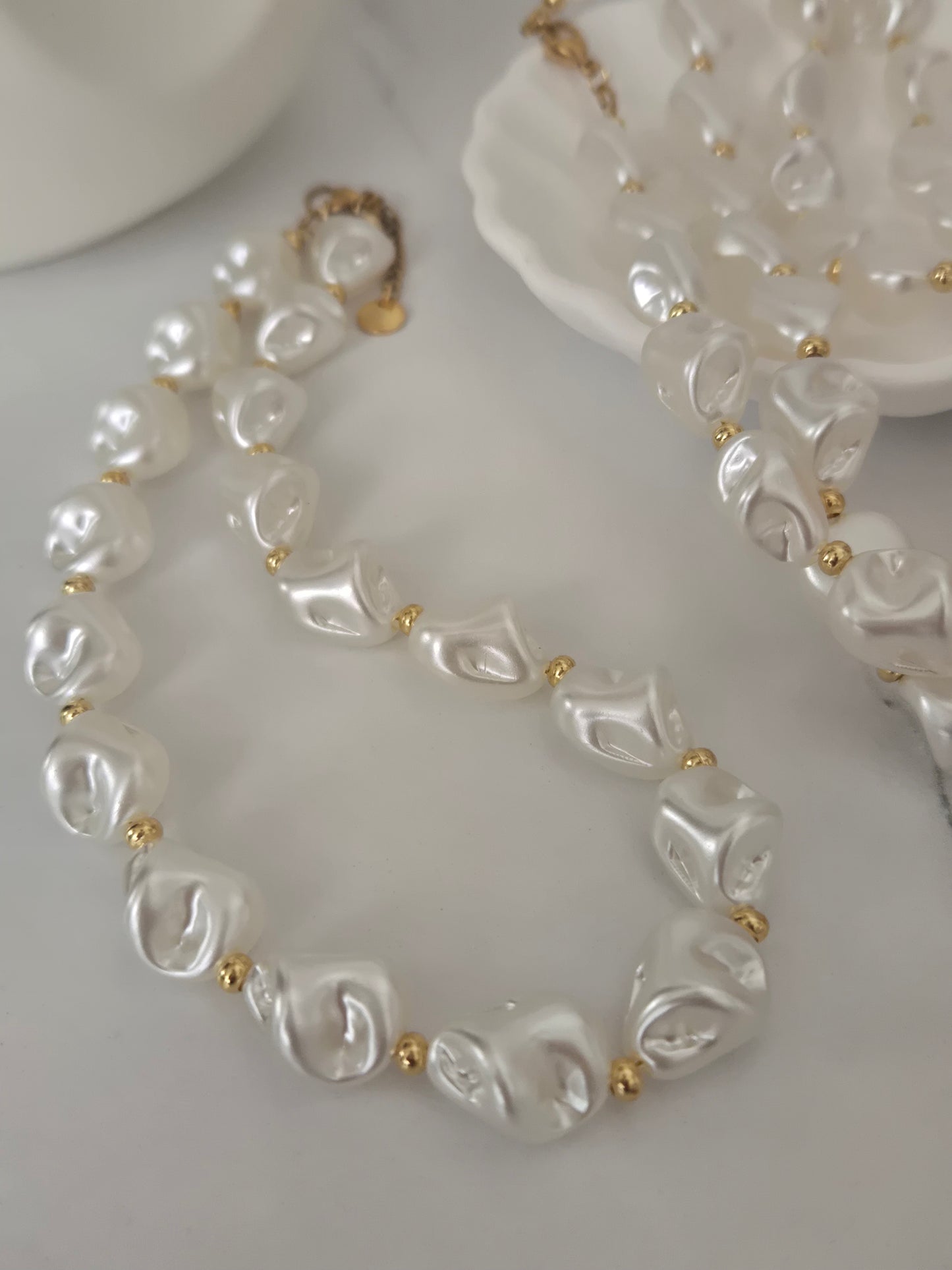 White Pearl Choker