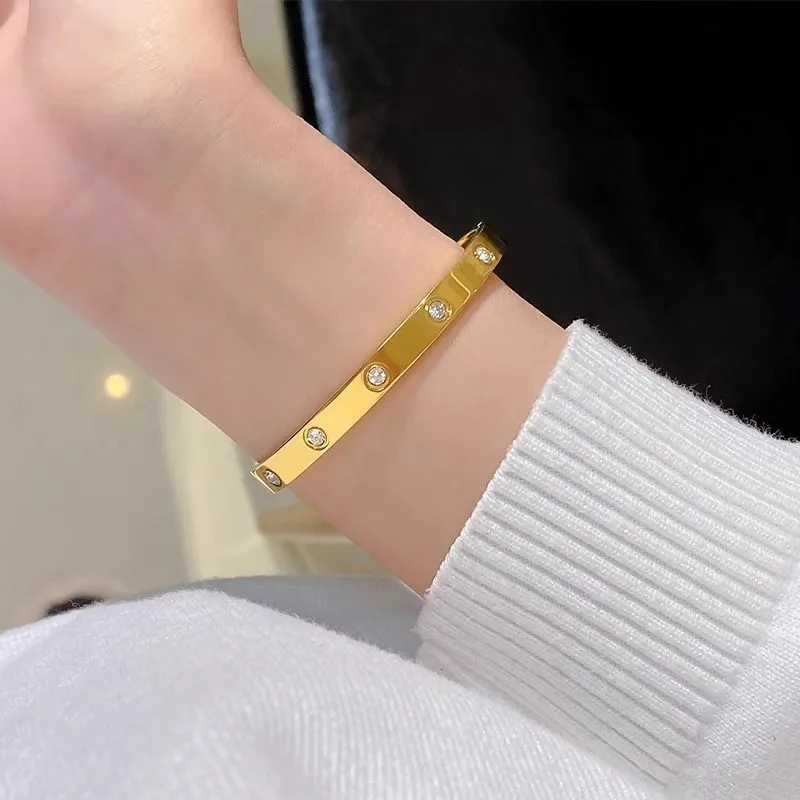 Julia Bangle
