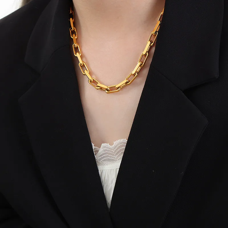 Velia Necklace