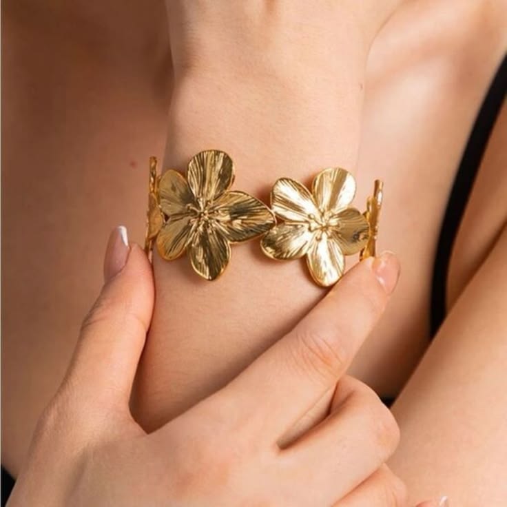 FLOWER BANGLE