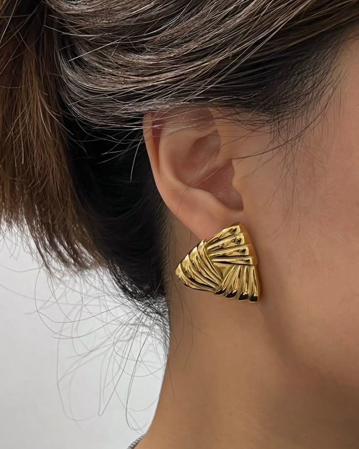 TRIANGLE EARRING
