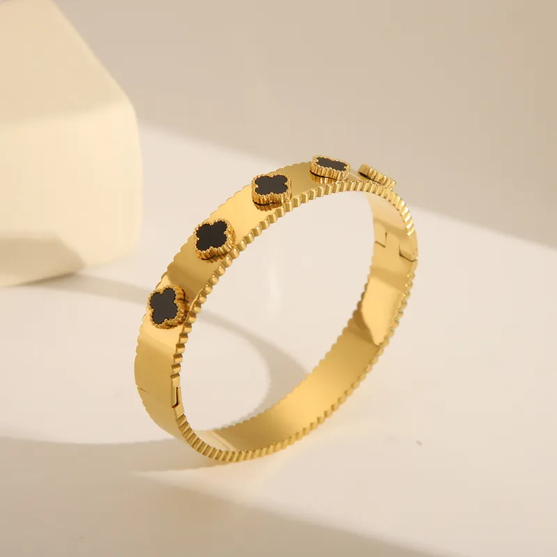 Clover Bangle