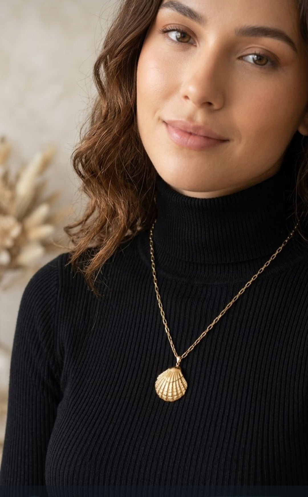 CONCHA DORADA NECKLACE