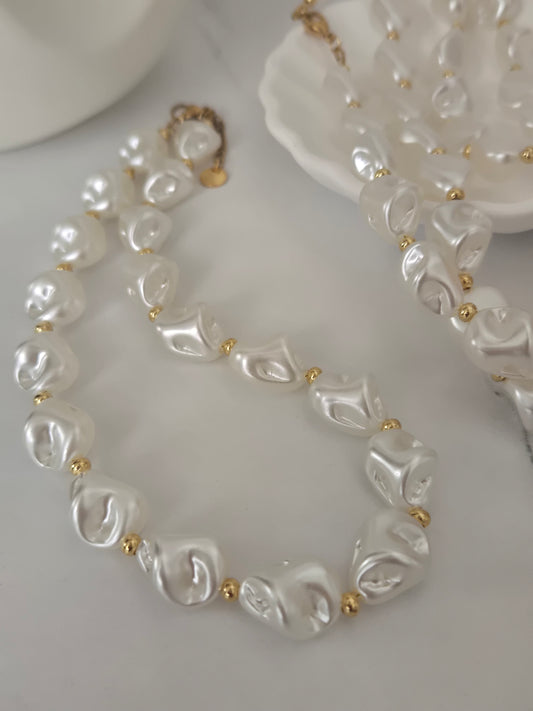 White Pearl Choker