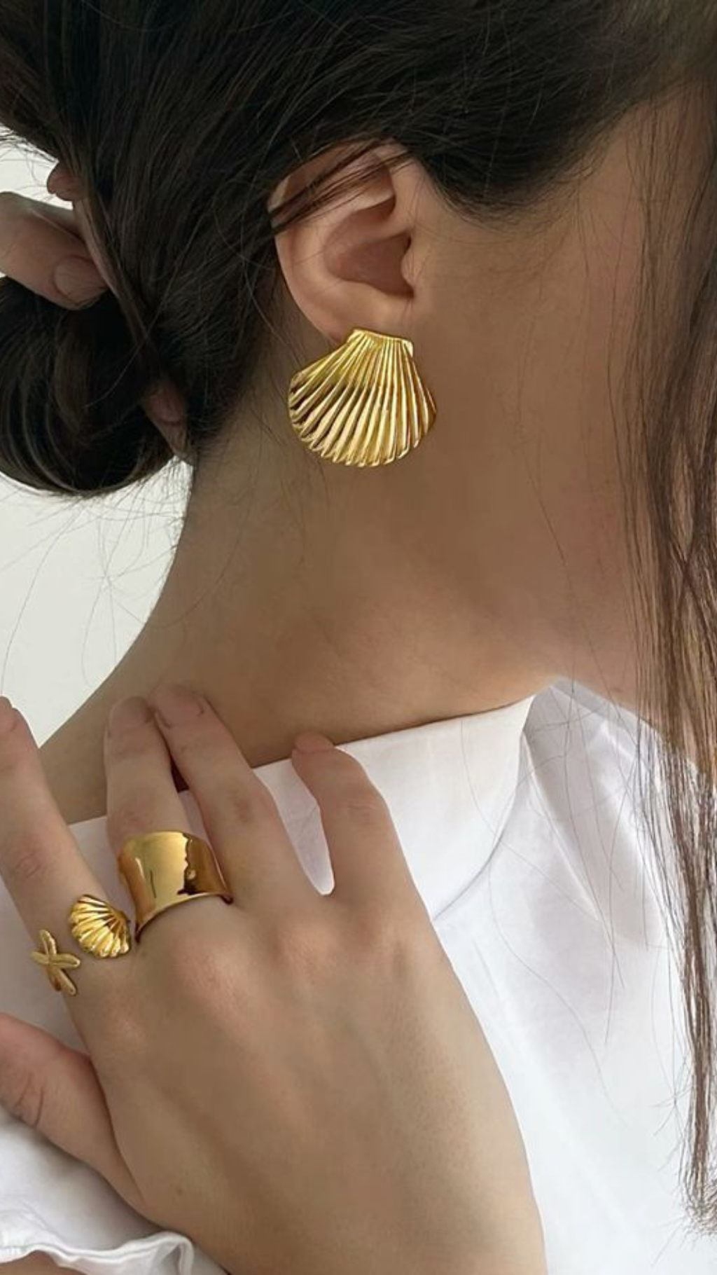 GOLDEN CONCH EARRINGS
