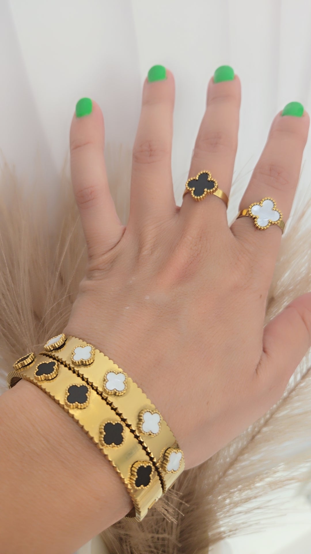 Clover Ring