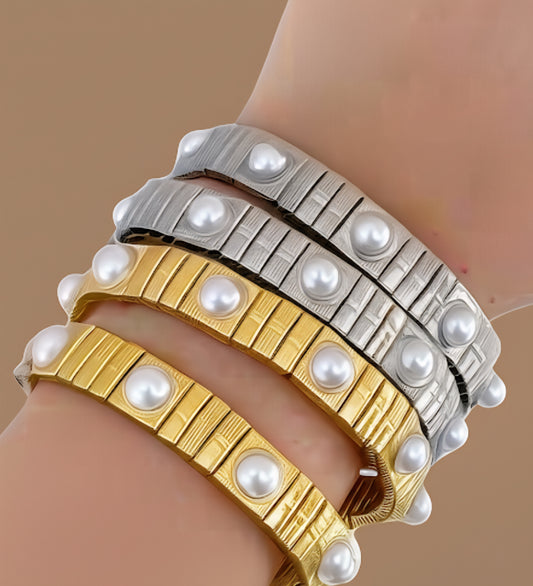 Flexible Pearl Bracelet