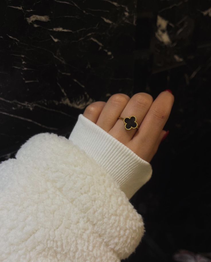 Clover Ring