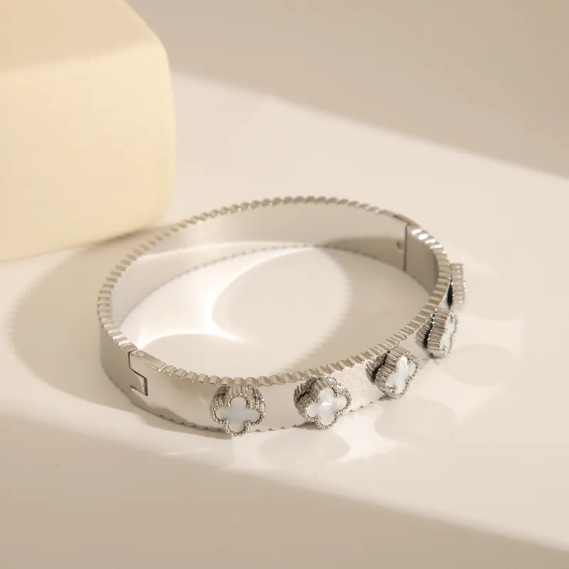 Clover Bangle