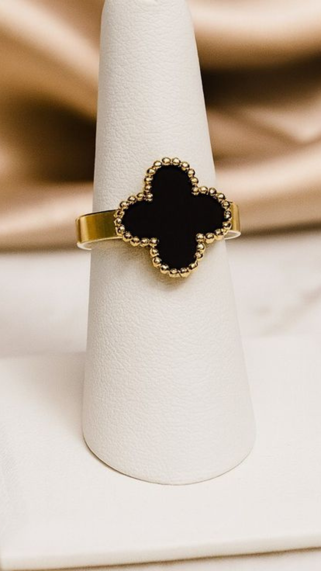 Clover Ring