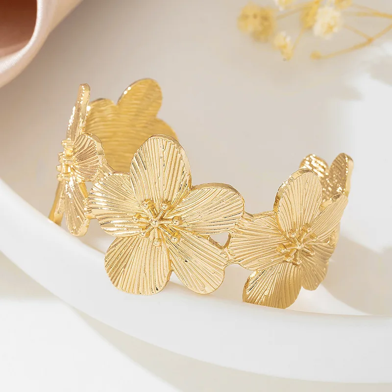 FLOWER BANGLE